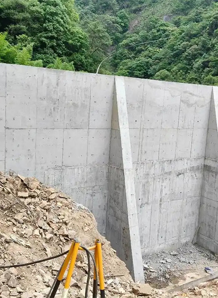 济南章丘重力式挡土墙